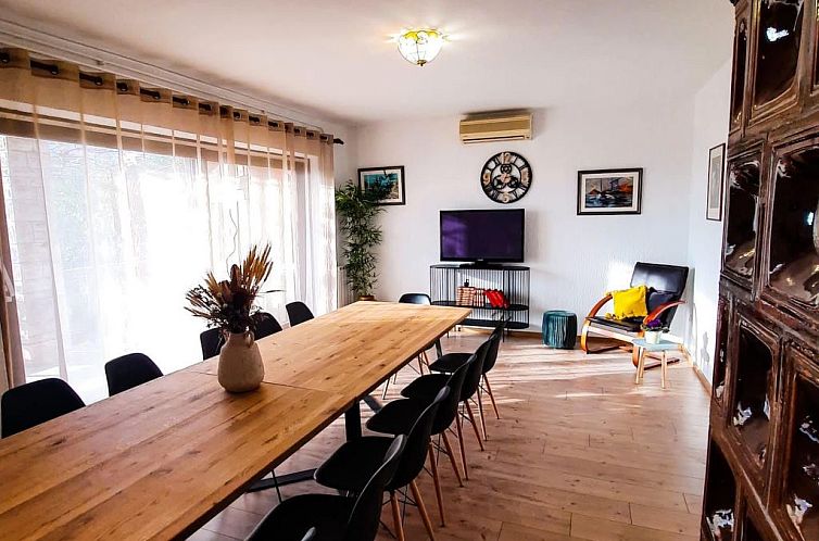 Vakantiehuis Sehr geräumige Villa mit Pool