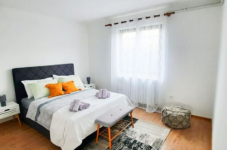 Vakantiehuis Sehr geräumige Villa mit Pool