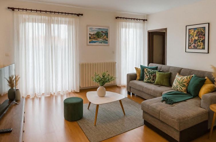 Vakantiehuis Sehr geräumige Villa mit Pool