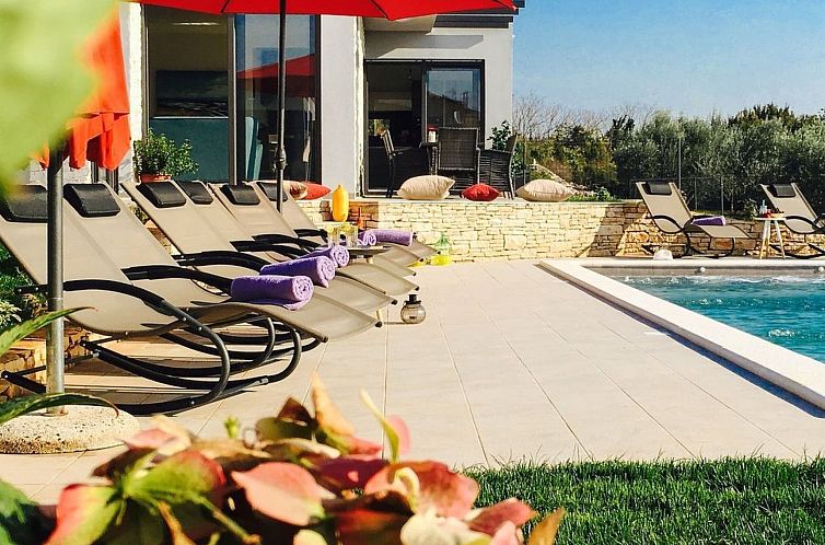 Vakantiehuis Neue New Villa Lana 40m2 Schwimmbad, Sauna, Whi