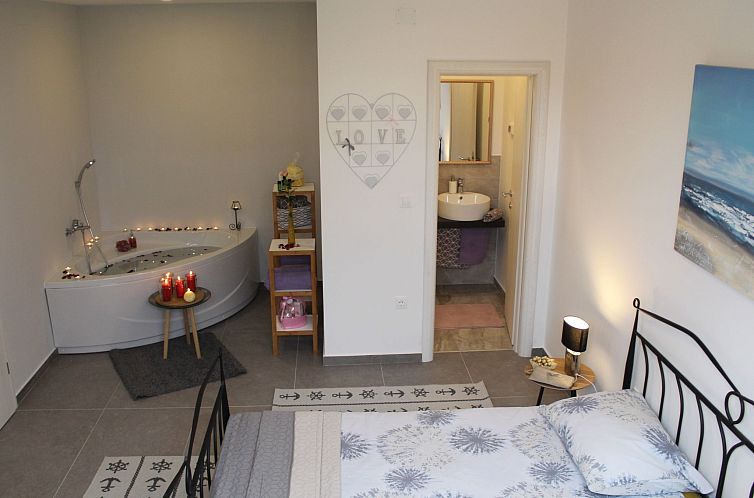 Vakantiehuis Neue New Villa Lana 40m2 Schwimmbad, Sauna, Whi