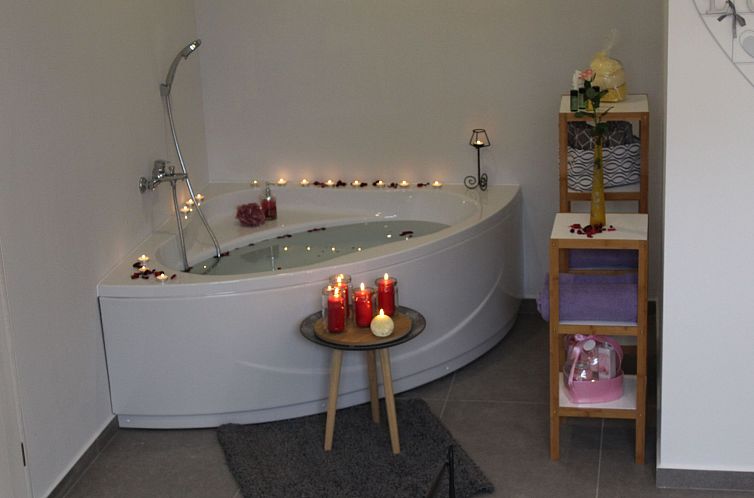 Vakantiehuis Neue New Villa Lana 40m2 Schwimmbad, Sauna, Whi