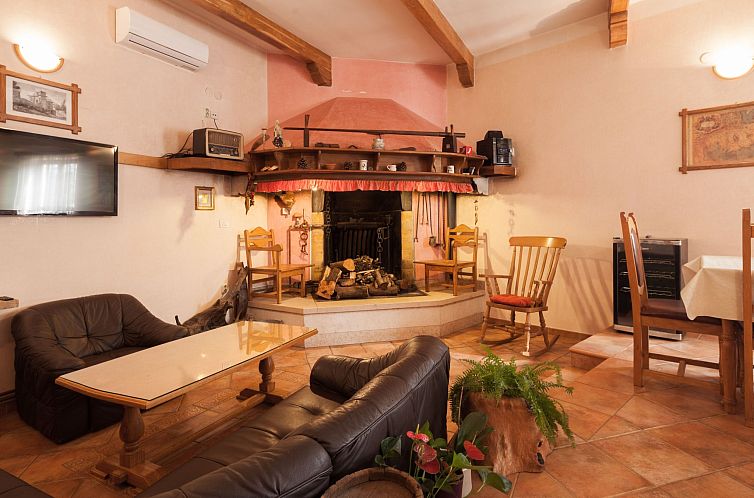 Vakantiehuis Mirjana mit eingezäuntem Garten