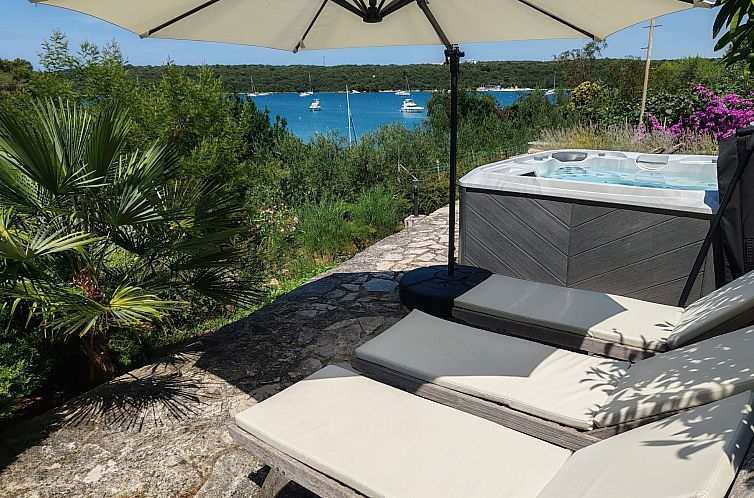 Appartement Haus Rina Banjole mit Whirlpool und Garten