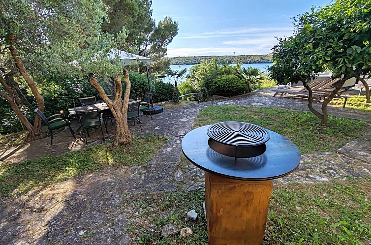 Appartement Haus Rina Banjole mit Whirlpool und Garten