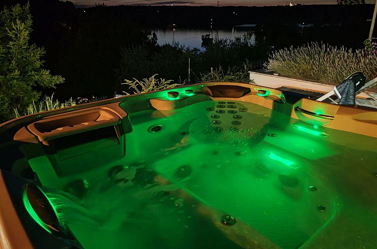 Appartement Haus Rina Banjole mit Whirlpool und Garten