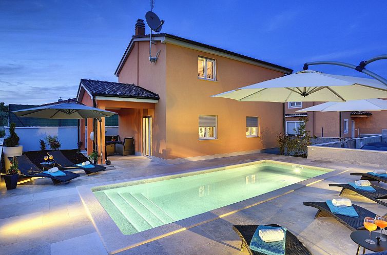 Unterkunft 10114548 - Ferienhaus Istrien - Vakantiehuis Ferienvilla mit Garten, Grill und Terrasse