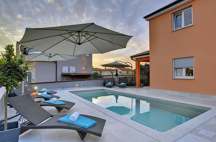 Vakantiehuis Ferienvilla mit Garten, Grill und Terrasse