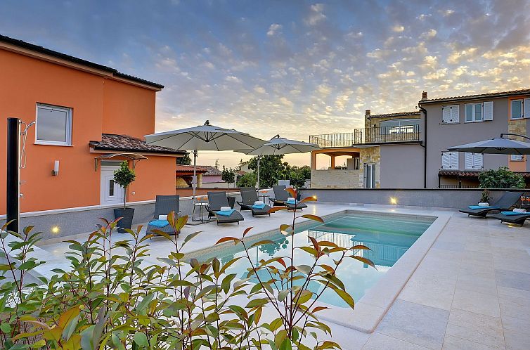 Vakantiehuis Ferienvilla mit Garten, Grill und Terrasse