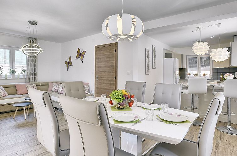 Vakantiehuis Ferienvilla mit Garten, Grill und Terrasse