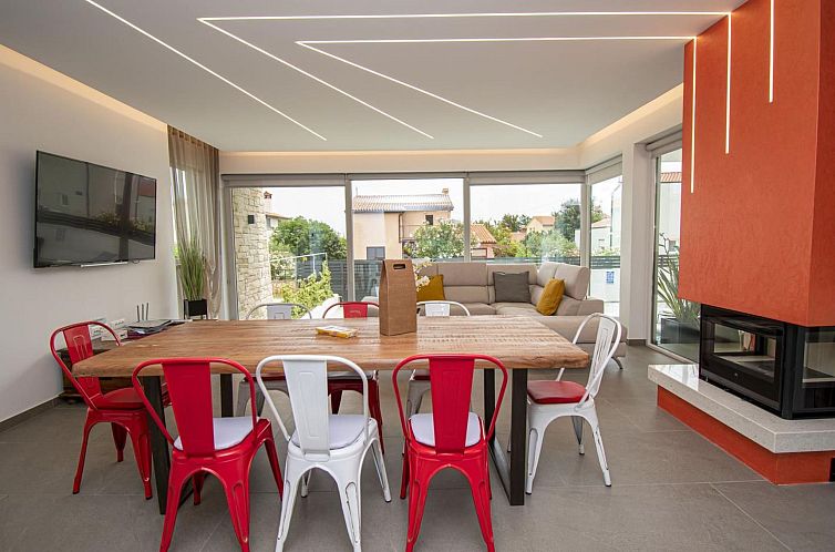 Vakantiehuis Schöne Villa im Dorf Ližnjan