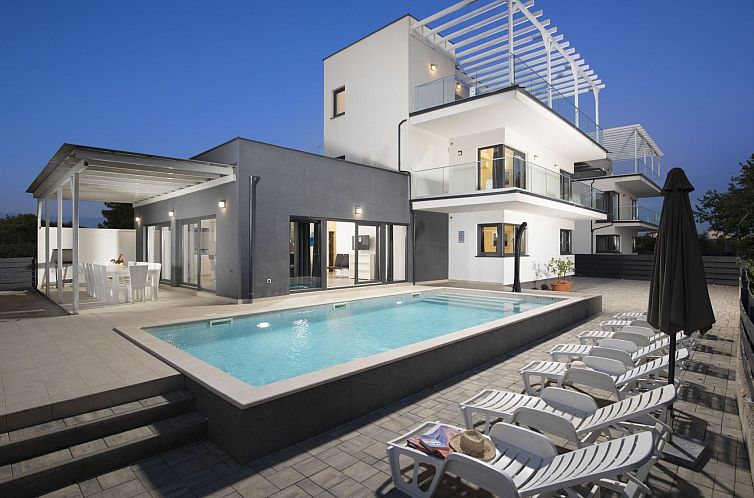 Unterkunft 10114552 - Ferienhaus Istrien - Vakantiehuis Villa Sole am Meer mit Pool, Sauna, Whirlpool