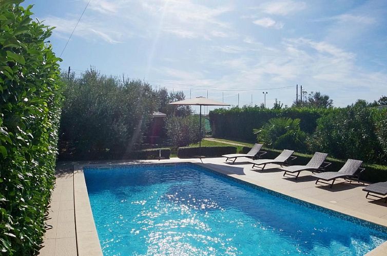Appartement mit privatem Pool und Garten