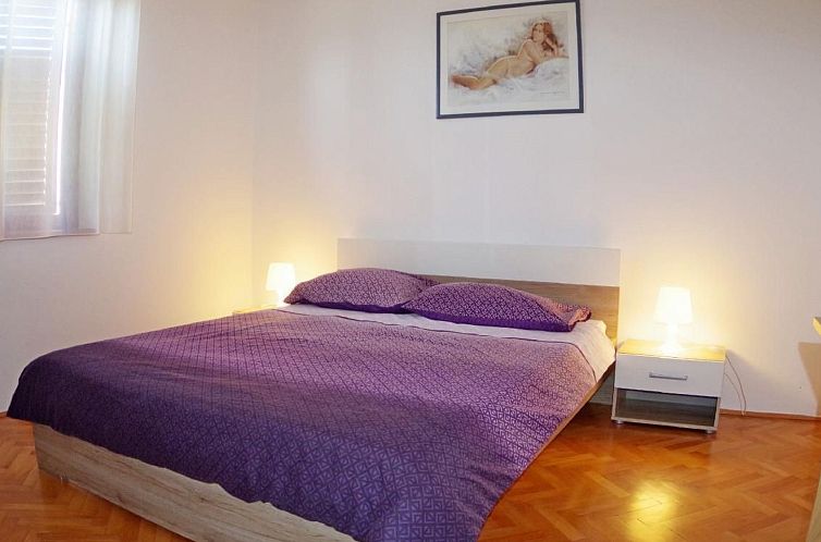 Appartement mit privatem Pool und Garten
