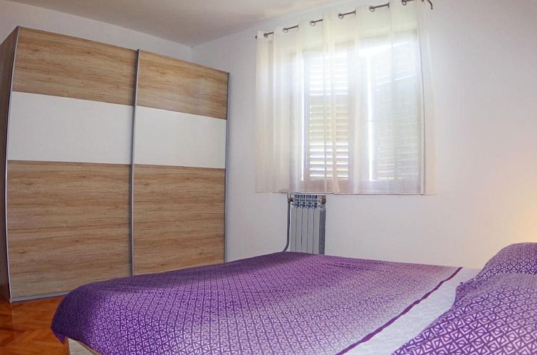 Appartement mit privatem Pool und Garten