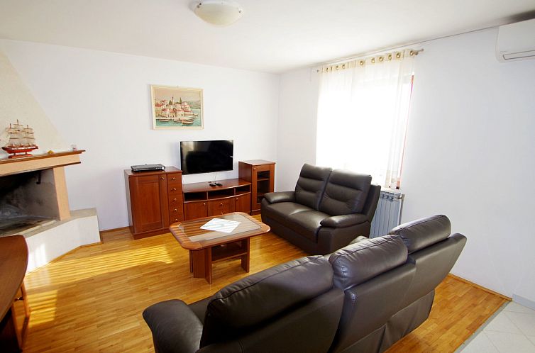 Appartement mit privatem Pool und Garten