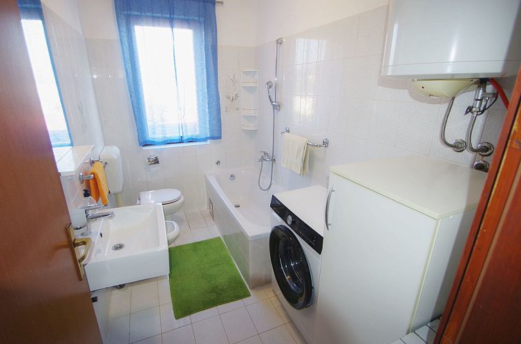 Appartement mit privatem Pool und Garten