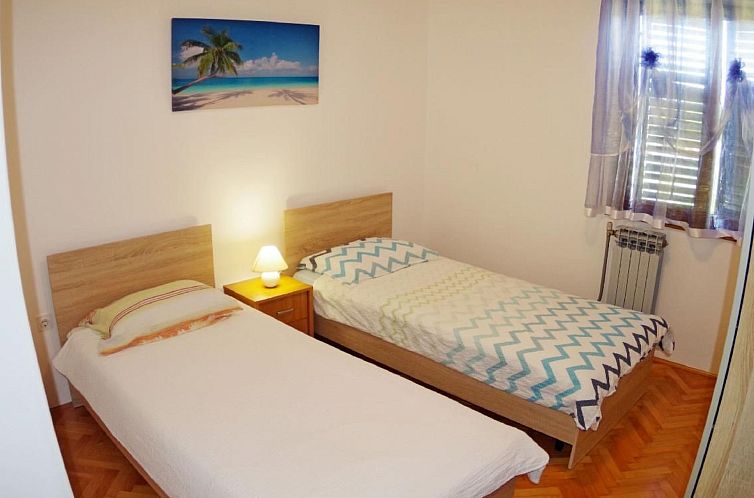Appartement mit privatem Pool und Garten