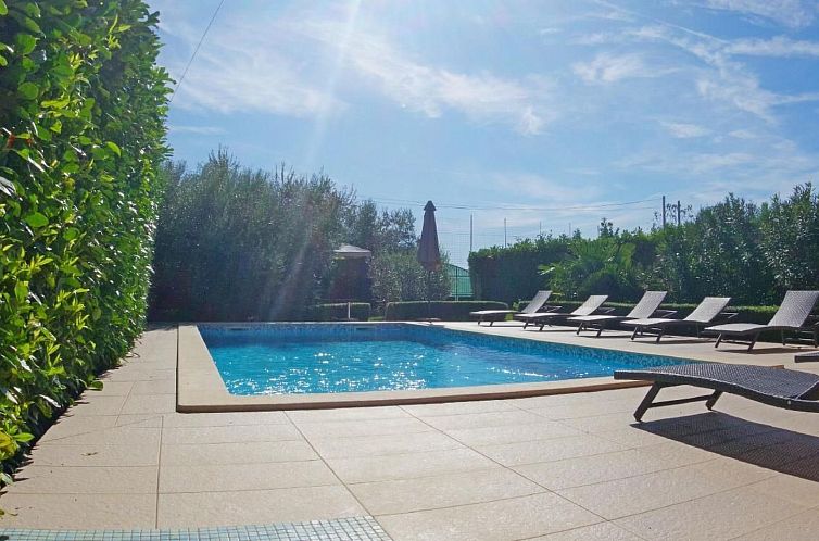 Appartement mit privatem Pool und Garten