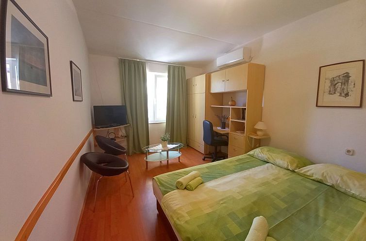 Appartement Schönes Apartment in Pješčana Uvala, Strand i