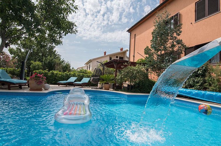 Appartement Elegantes Familienappartement mit privatem Pool