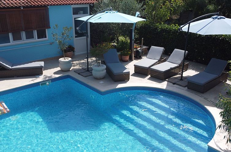 Appartement Elegantes Familienappartement mit privatem Pool