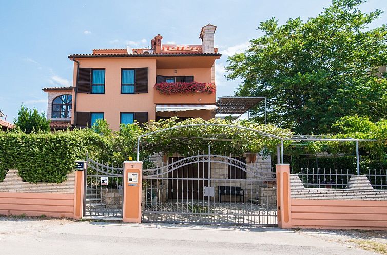Appartement Elegantes Familienappartement mit privatem Pool
