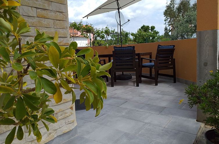 Appartement Schönes Apartment in Banjole mit Terrasse