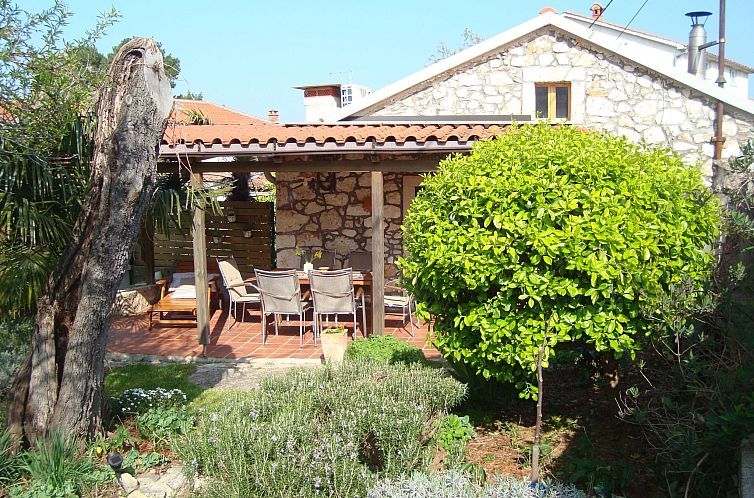 Vakantiehuis Typisch istrisches Steinhaus mit Grill und Gart