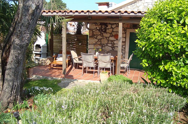 Vakantiehuis Typisch istrisches Steinhaus mit Grill und Gart