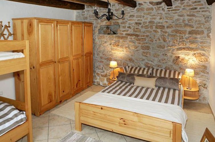 Vakantiehuis Typisch istrisches Steinhaus mit Grill und Gart
