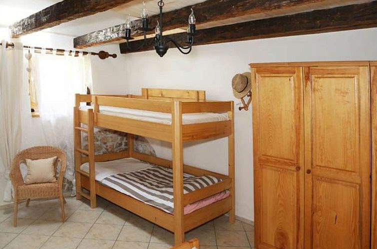 Vakantiehuis Typisch istrisches Steinhaus mit Grill und Gart