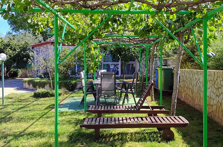 Vakantiehuis Komfortables Ferienhaus in Sisan