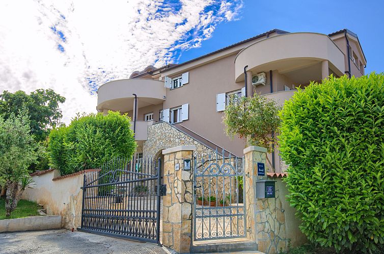 Appartement mit Bootsanleger