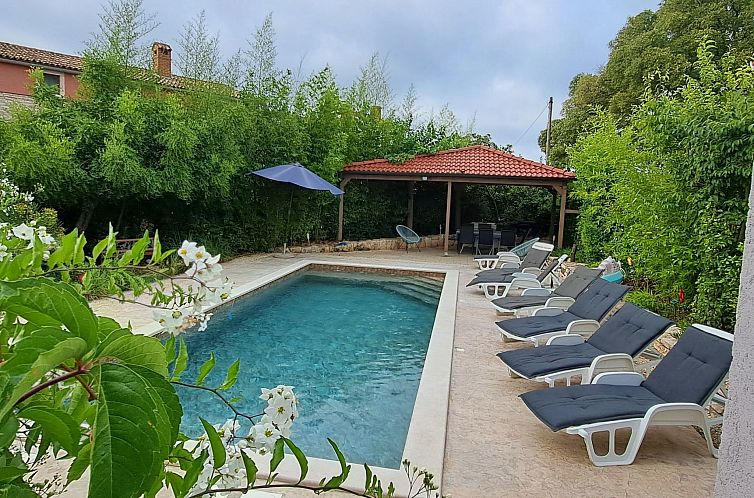 Appartement "Eti and Mia" mit Pool