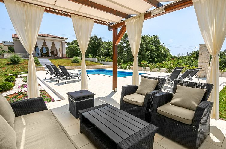 Vakantiehuis Villa "Tara" mit privatem Pool