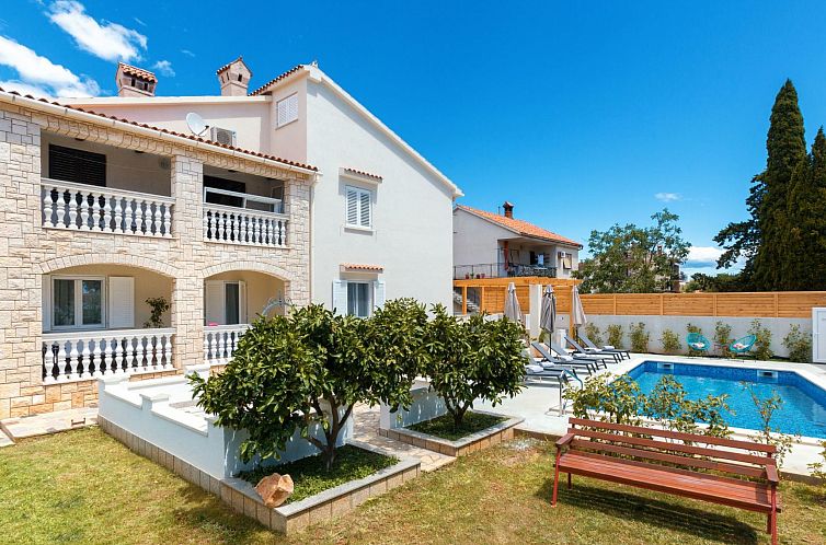 Appartement Tia, Wohnung mit Pool