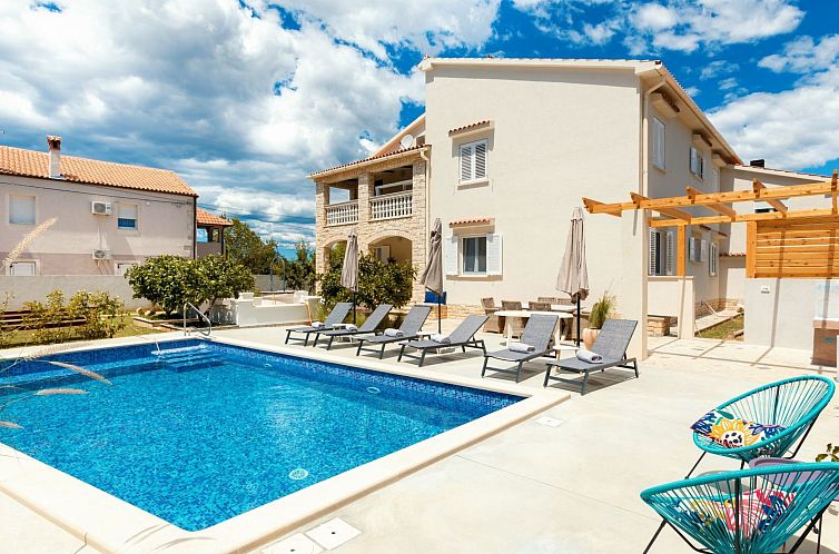 Appartement Tia, Wohnung mit Pool