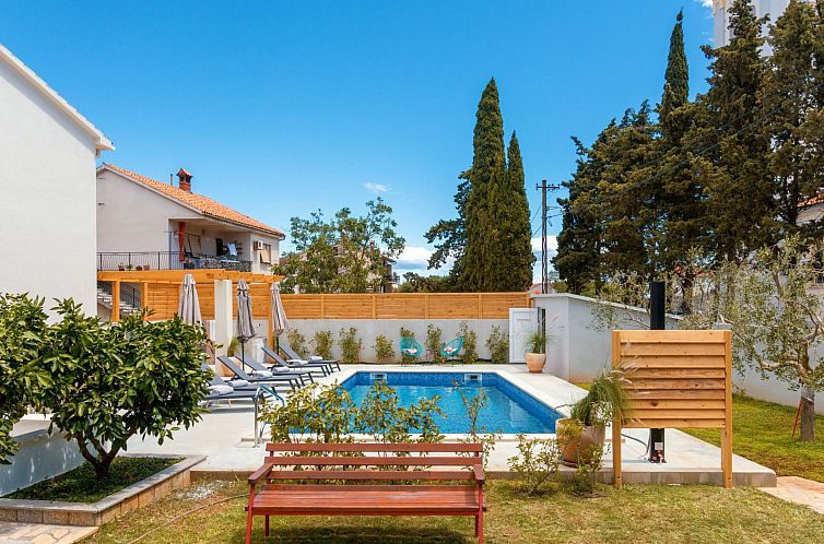 Appartement Tia, Wohnung mit Pool