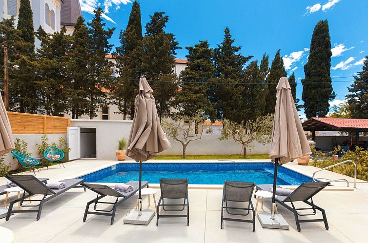 Appartement Tia, Wohnung mit Pool