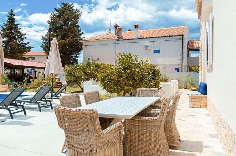 Appartement Tia, Wohnung mit Pool