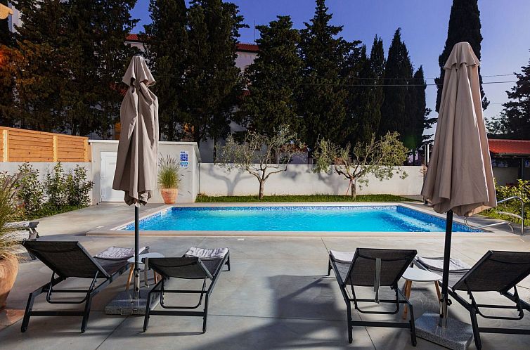 Appartement Tia, Wohnung mit Pool