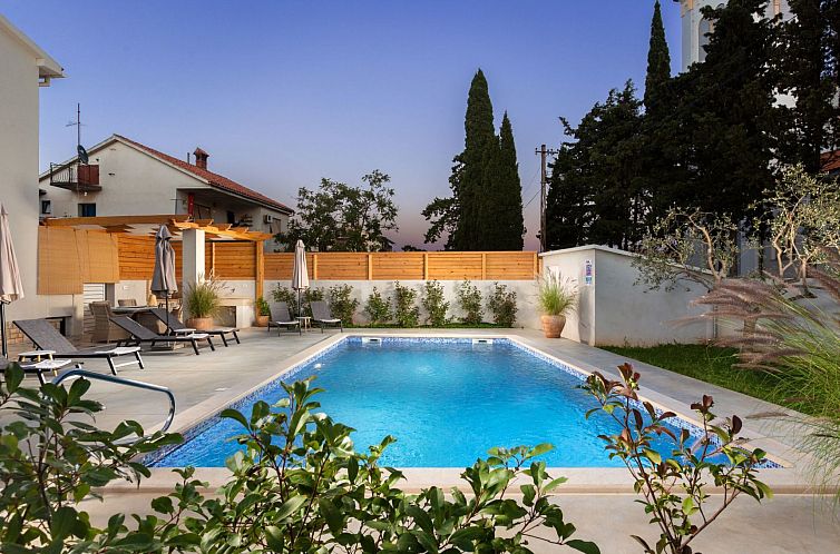 Appartement Tia, Wohnung mit Pool