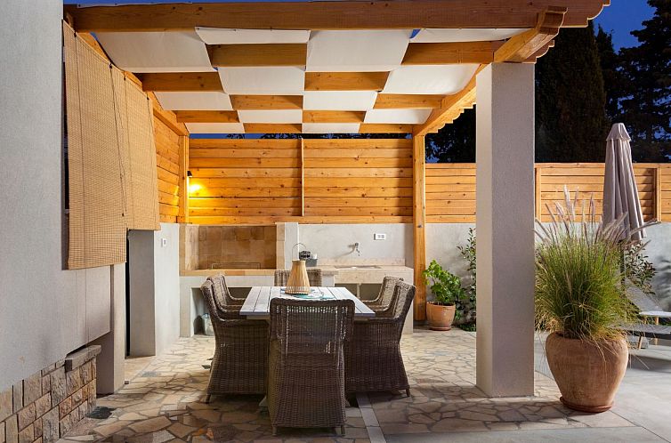 Appartement Tia, Wohnung mit Pool