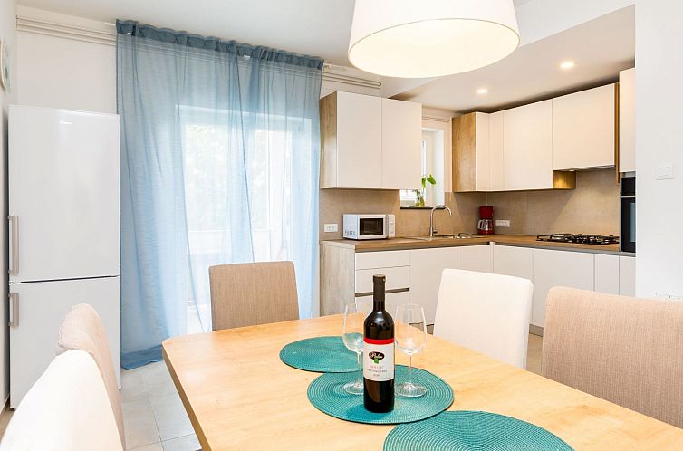 Appartement Tia, Wohnung mit Pool