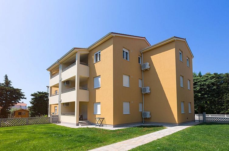 Appartement mit Terrasse