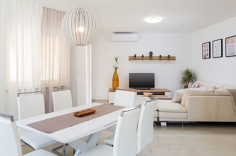 Appartement mit Terrasse