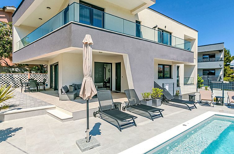 Vakantiehuis Villa Delfin mit Pool
