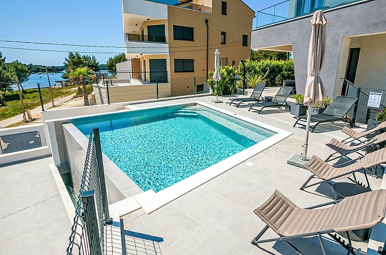 Vakantiehuis Villa Delfin mit Pool