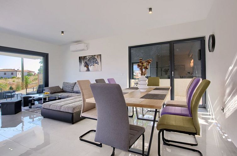 Vakantiehuis Villa Delfin mit Pool